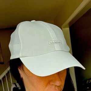 Women’s white Lululemon “Baller” cap in white - with TAGS!